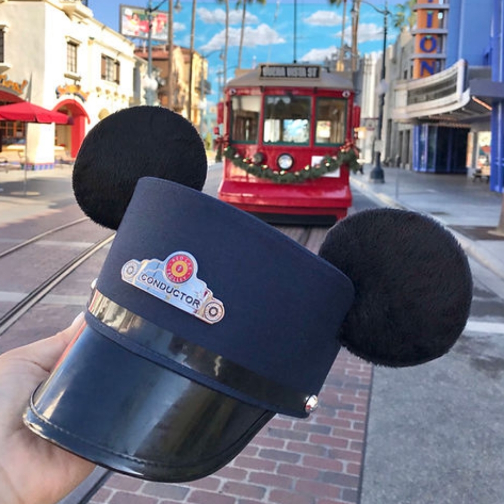 Disney California Adventure Mickey red car trolley Conductor Hat 🚂🚆